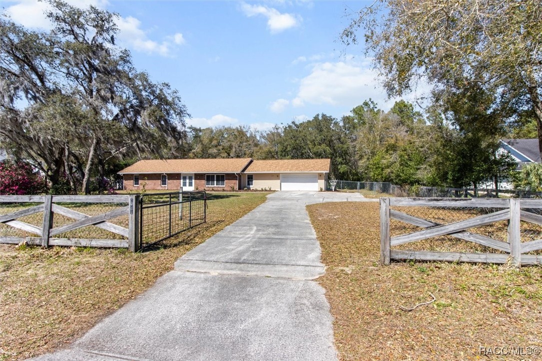 2713 W Antioch Lane