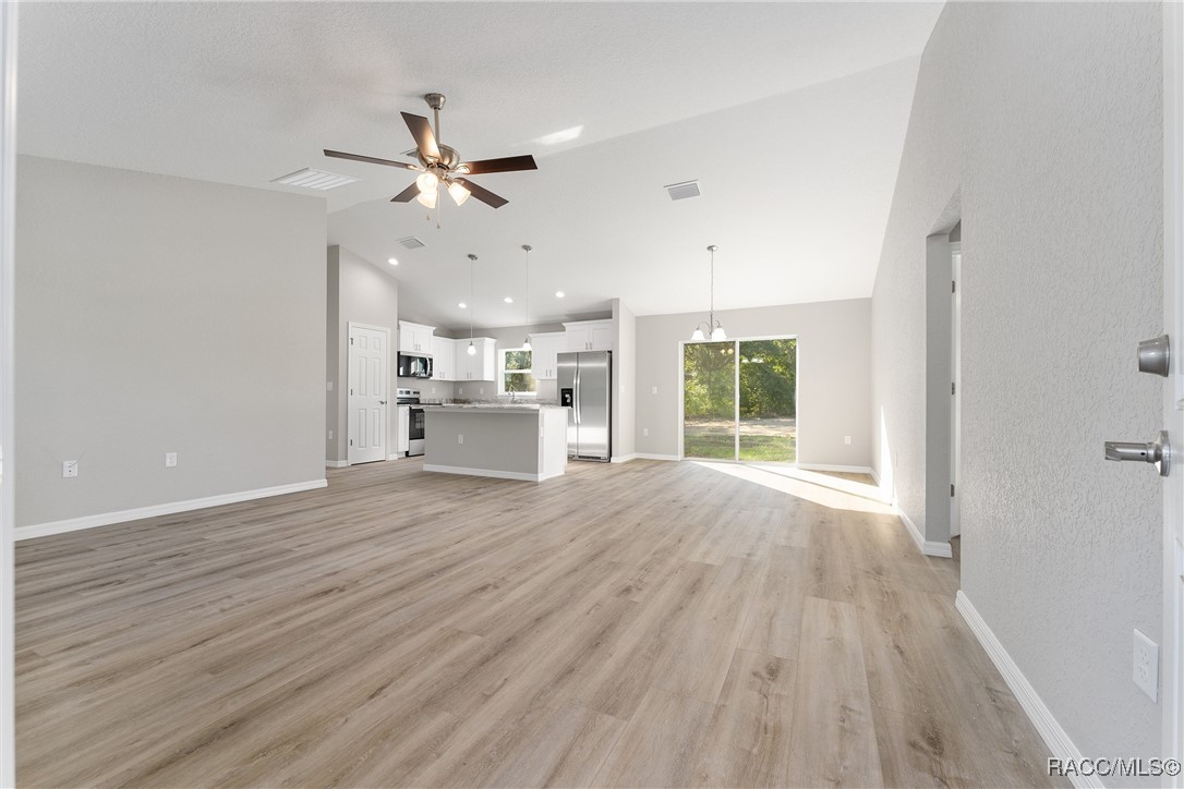 2124 W Magenta Drive, Citrus Springs, Florida image 8