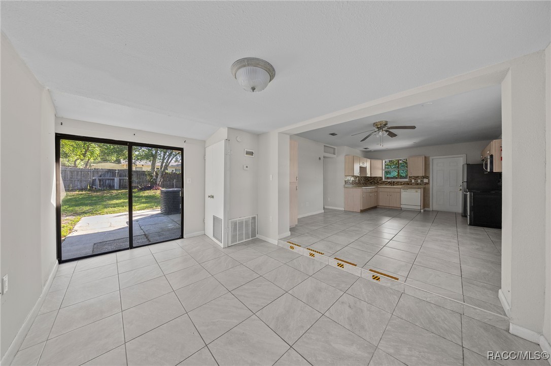 9447 N Milam Way, Citrus Springs, Florida image 9