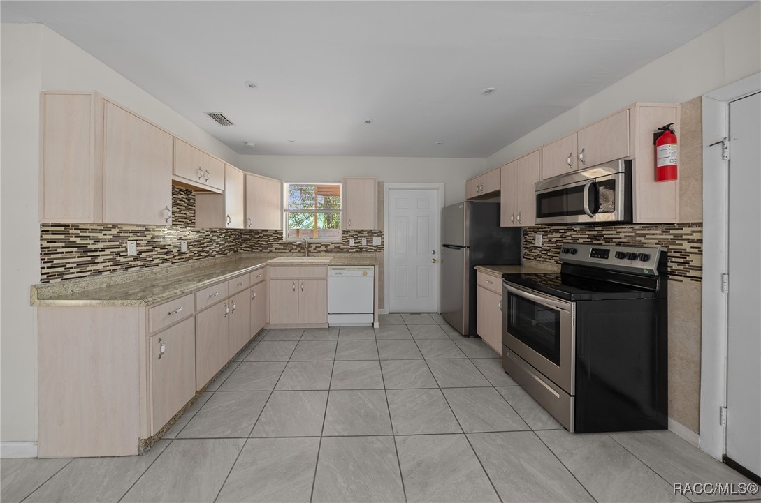 9447 N Milam Way, Citrus Springs, Florida image 4