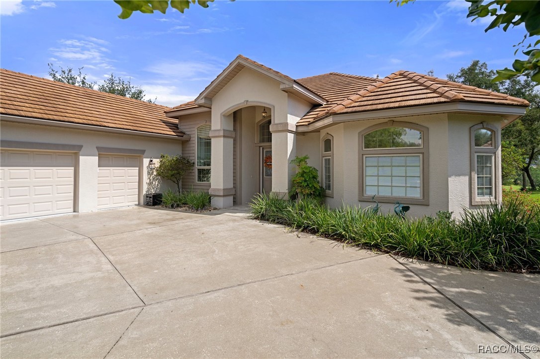 2681 N Carnoustie Loop, Lecanto, Florida image 2