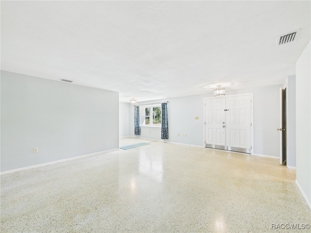 1080 N Hollywood Circle, Crystal River, Florida image 9