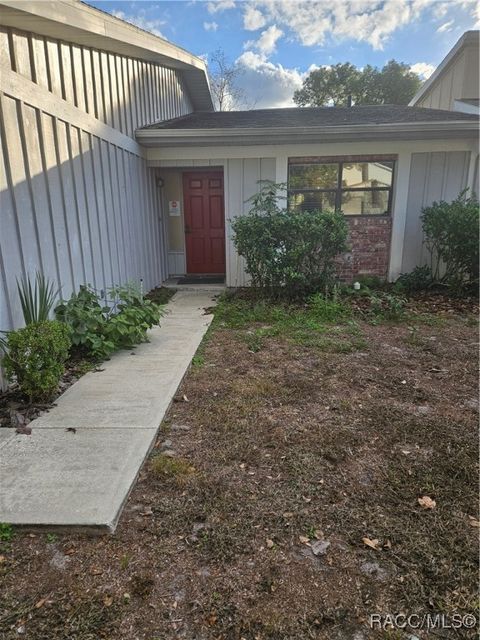 Homes For Sale - 55 Chinaberry Circle<br/> Homosassa, FL 34446