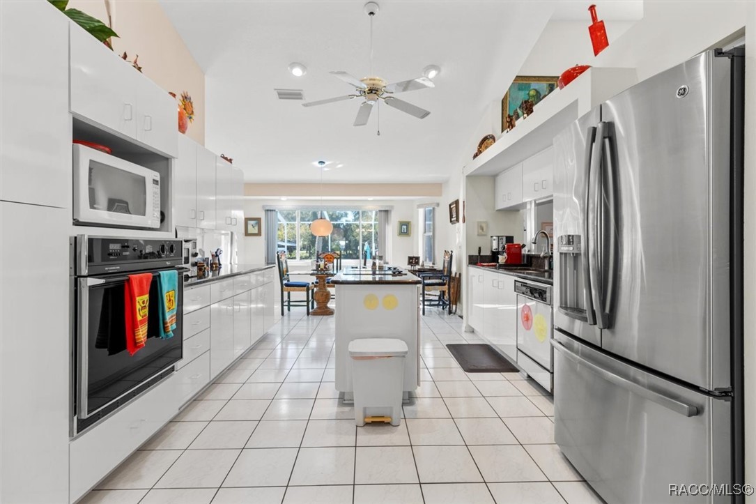 2250 N Watersedge Drive, Crystal River, Florida image 34