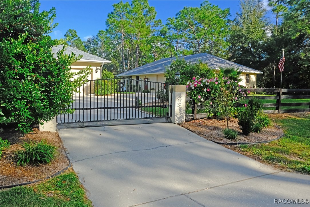 3980 N Buckhorn Drive