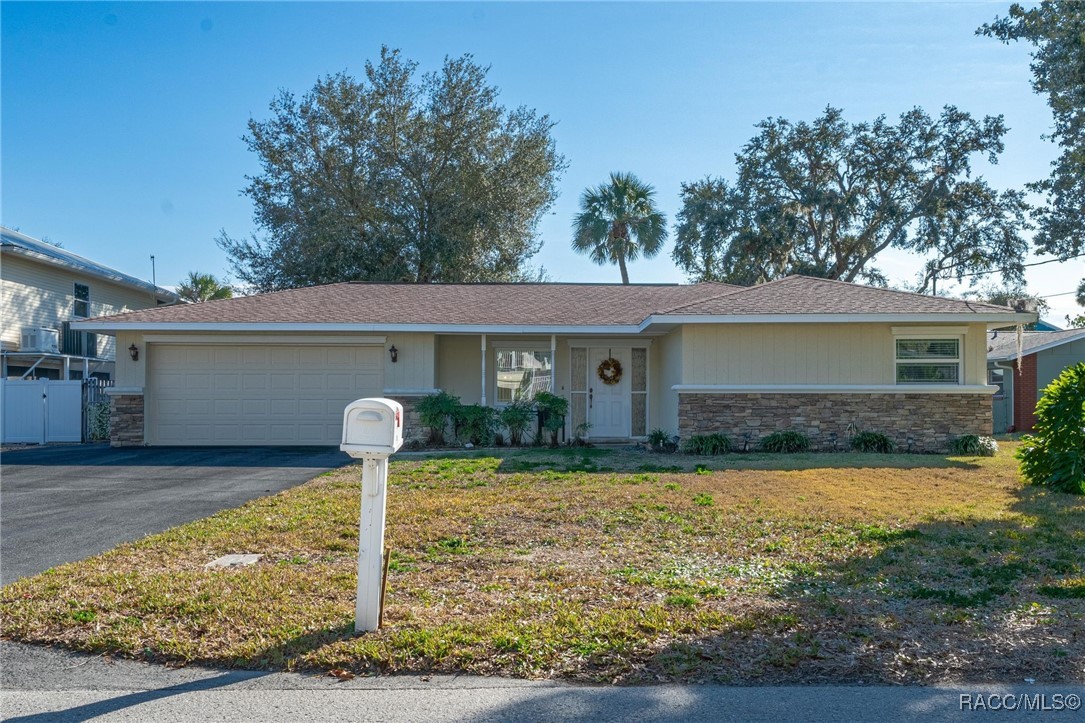 1840 NW 18th Street, Crystal River, Florida image 1