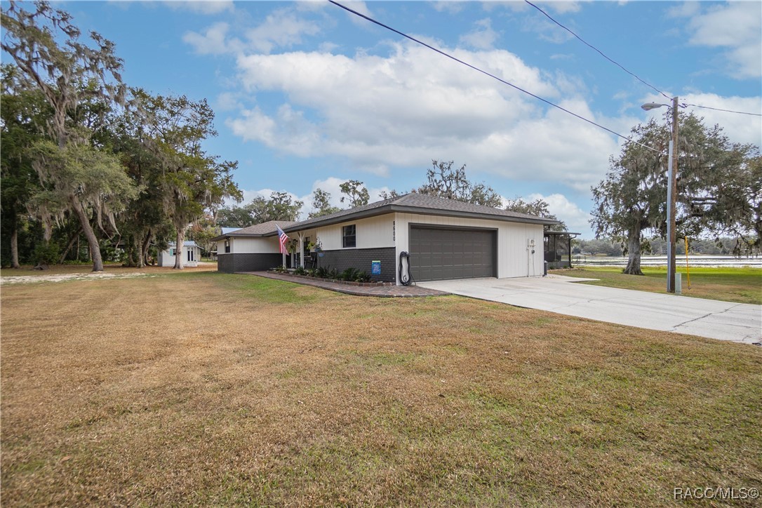 8600 E Magnolia Street, Floral City, Florida image 3