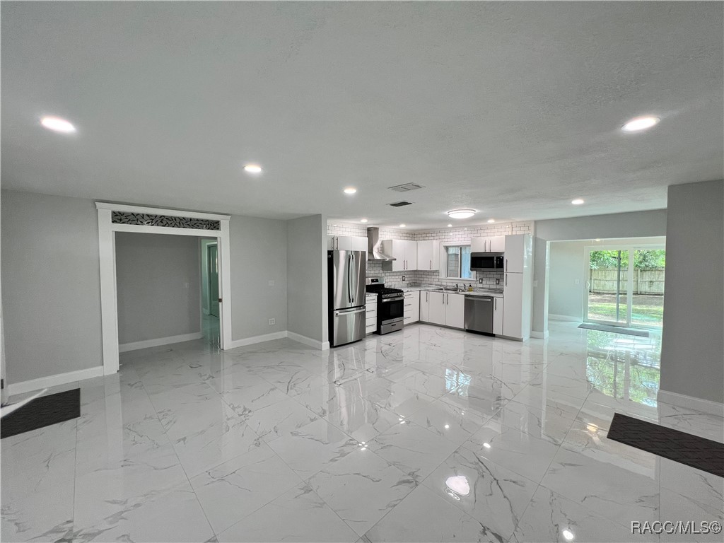 11748 SE 196th Street, Dunnellon, Florida image 2
