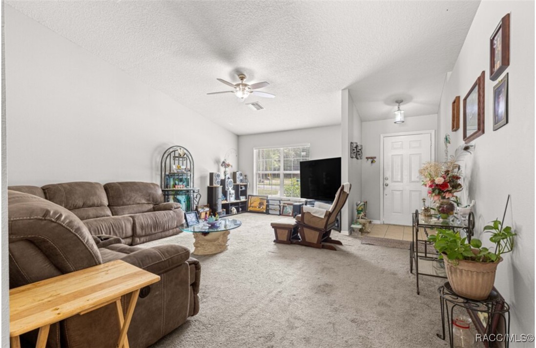 1423 W Hawk Lane