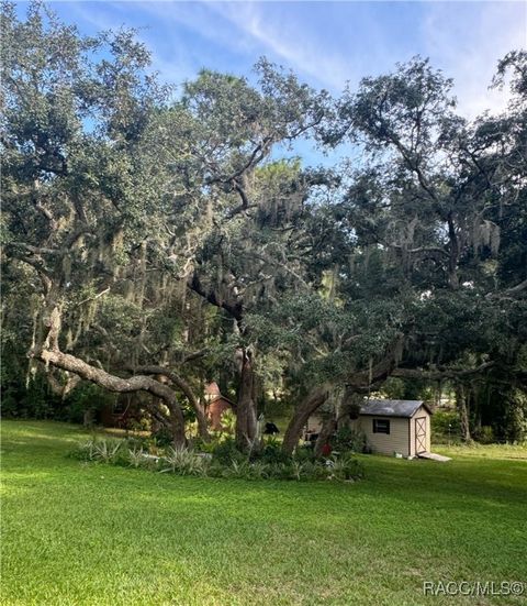 A home in Floral City