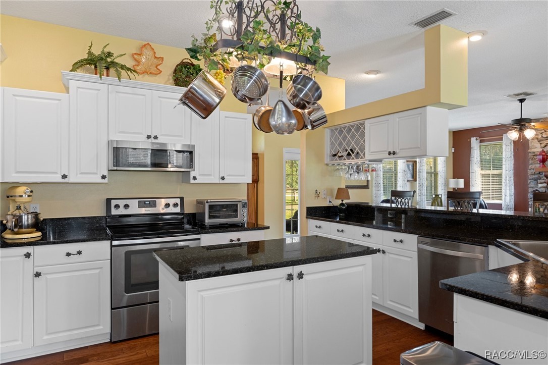 10264 W Springtree Lane, Crystal River, Florida image 10