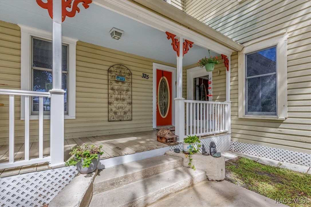 325 NE Crystal Street