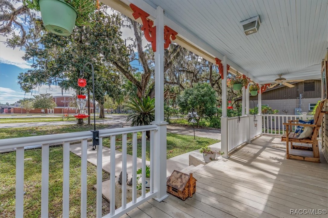 325 NE Crystal Street