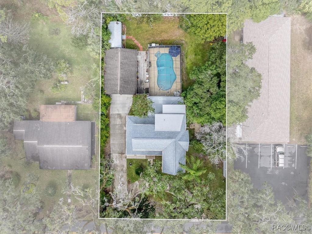 325 NE Crystal Street