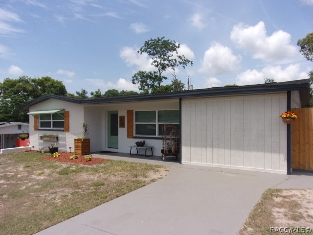 Photo 1 of 23 — 22 S Monroe Street, Beverly Hills, FL 34465