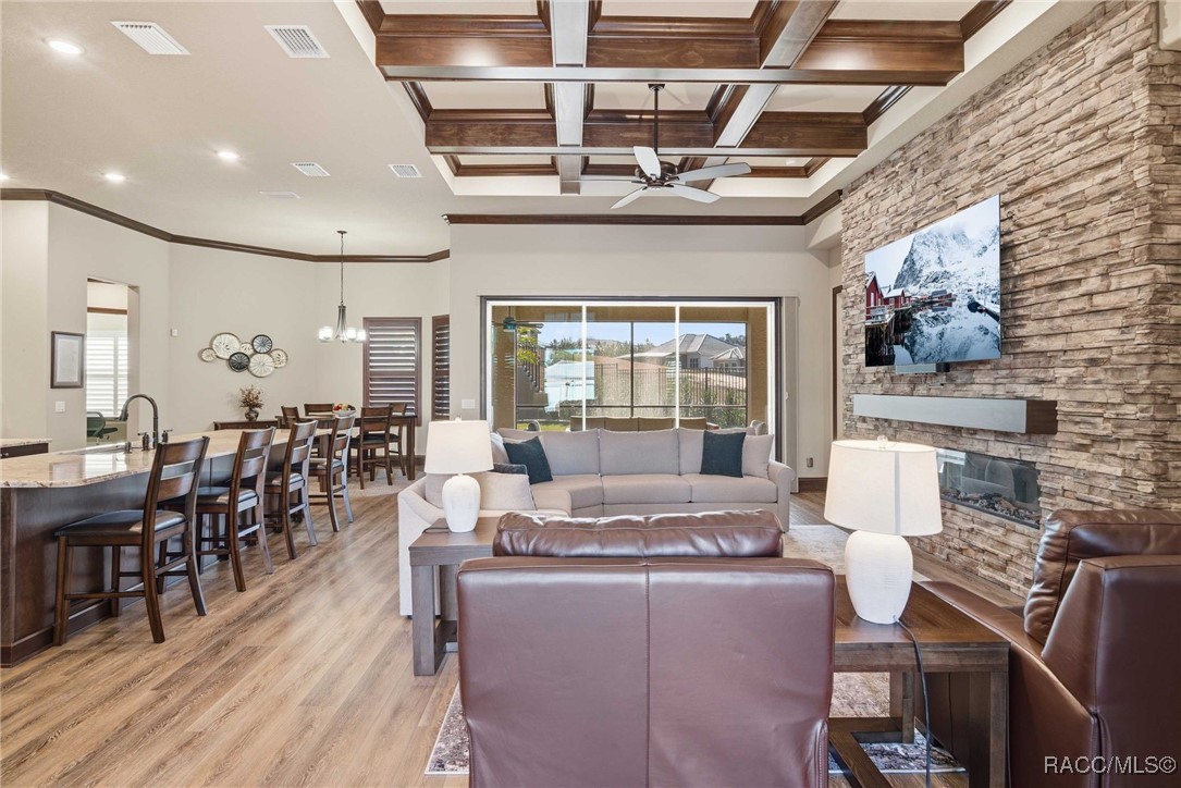 1999 N Buckmeadow Loop