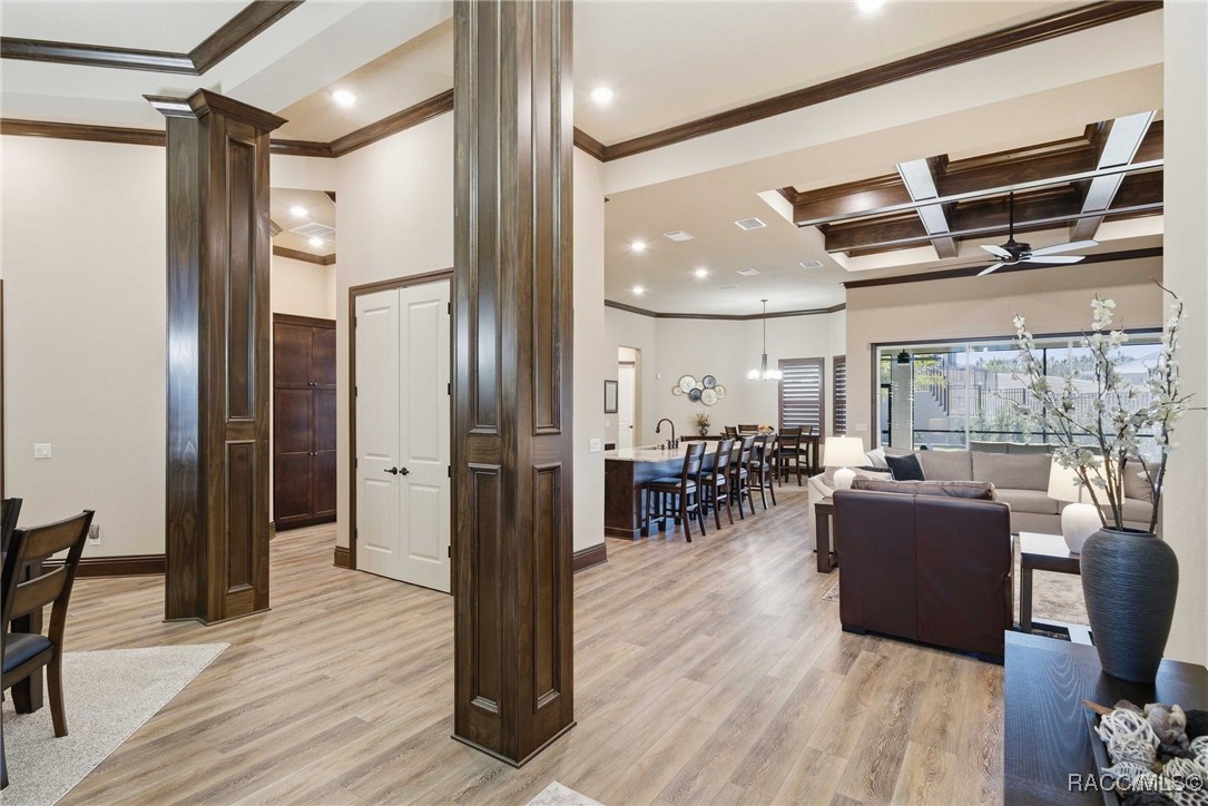 1999 N Buckmeadow Loop