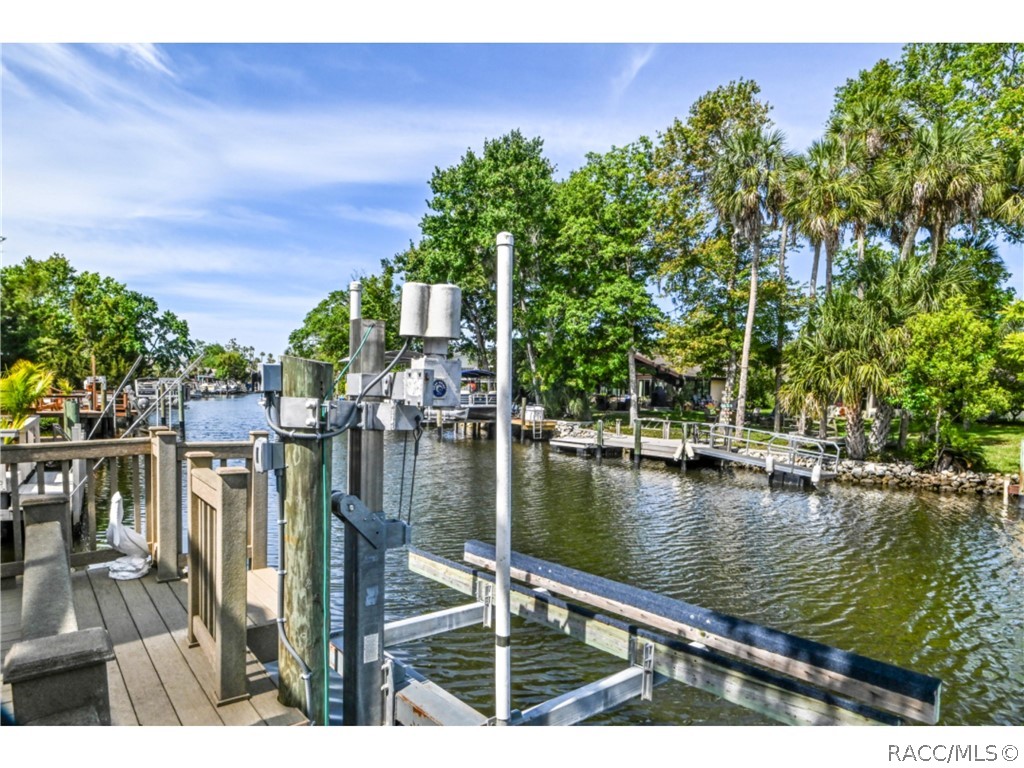 5184 S Riverview Circle, Homosassa, Florida image 8