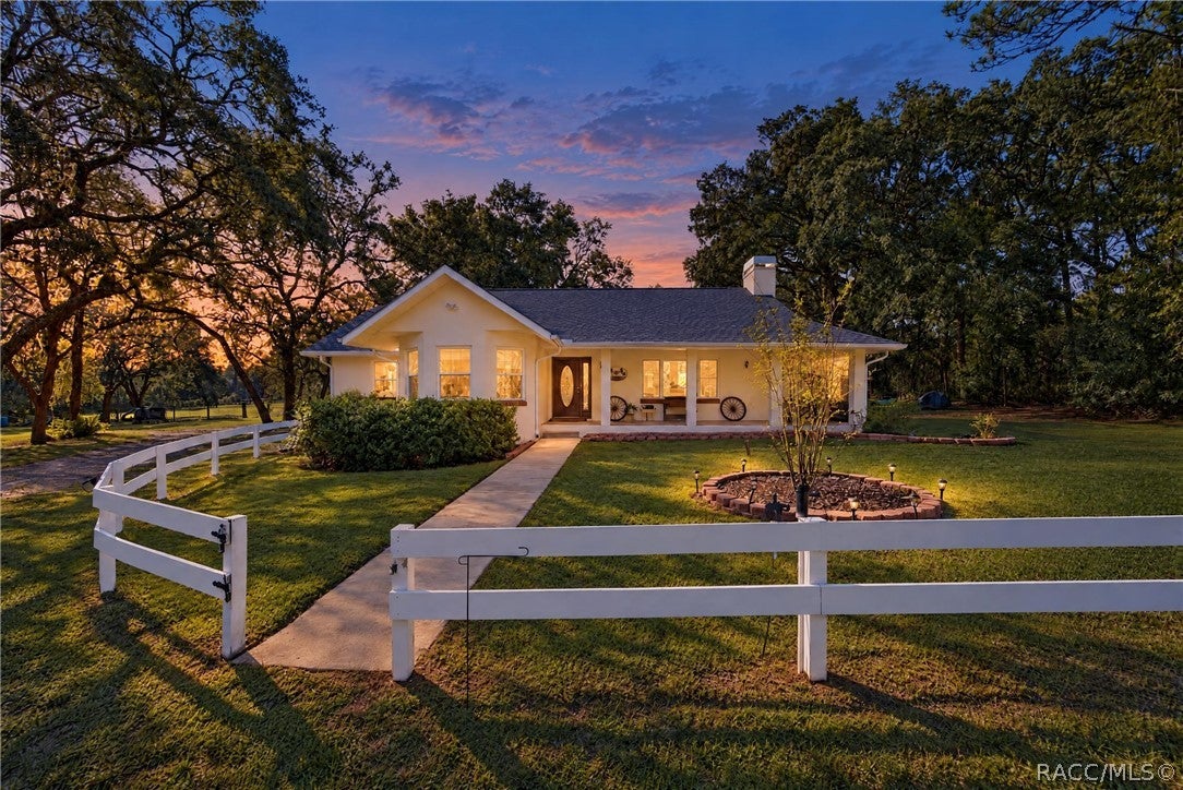 2702 E Possum Court