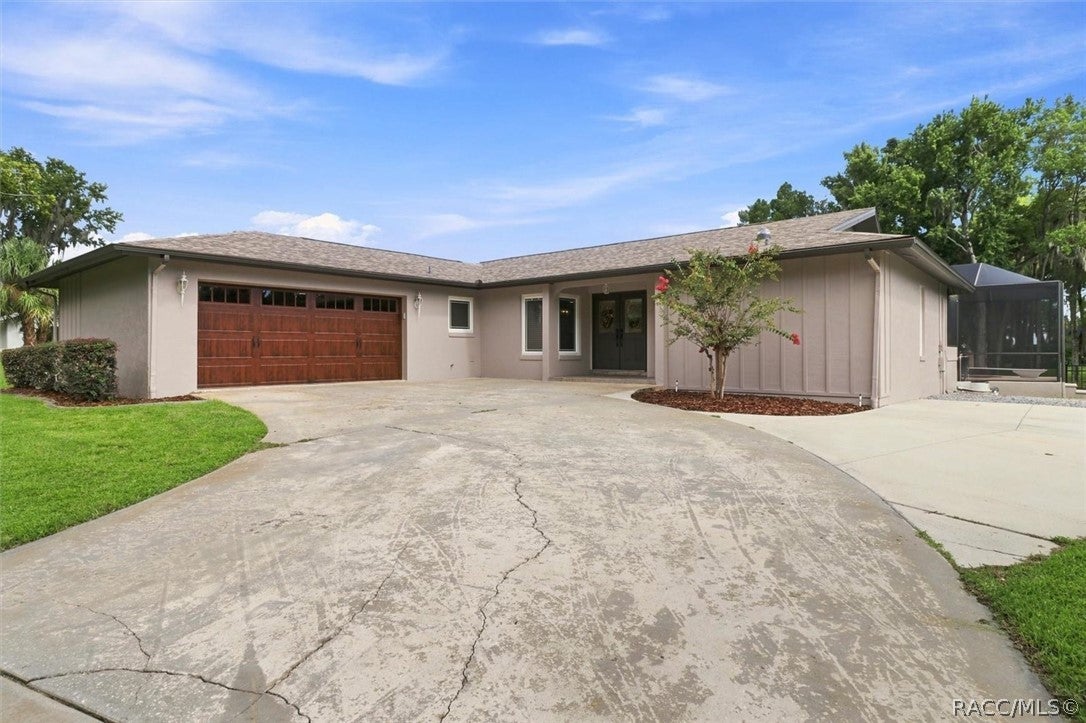 220 SE Kings Bay Drive