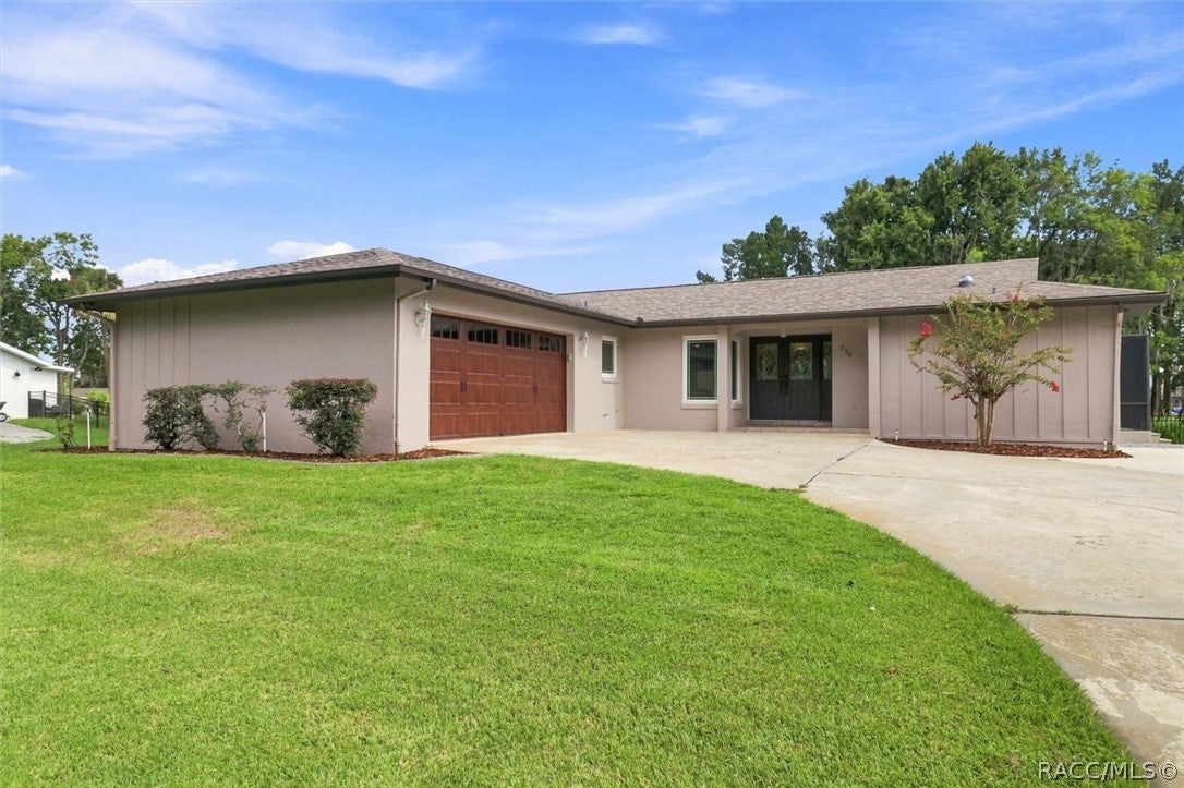 220 SE Kings Bay Drive
