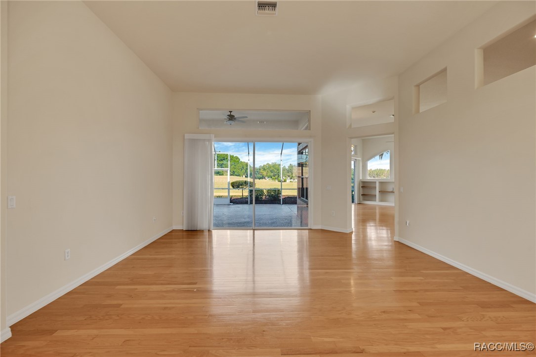 83 W Mickey Mantle Path