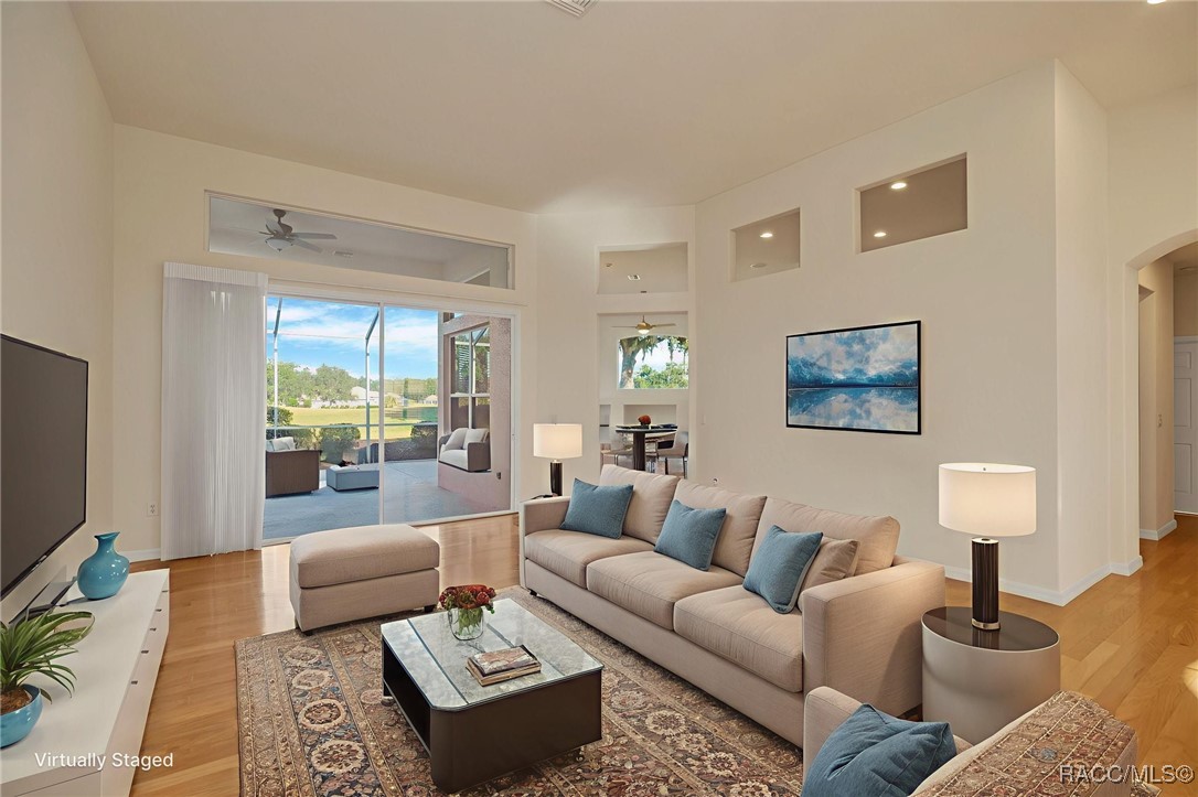 83 W Mickey Mantle Path