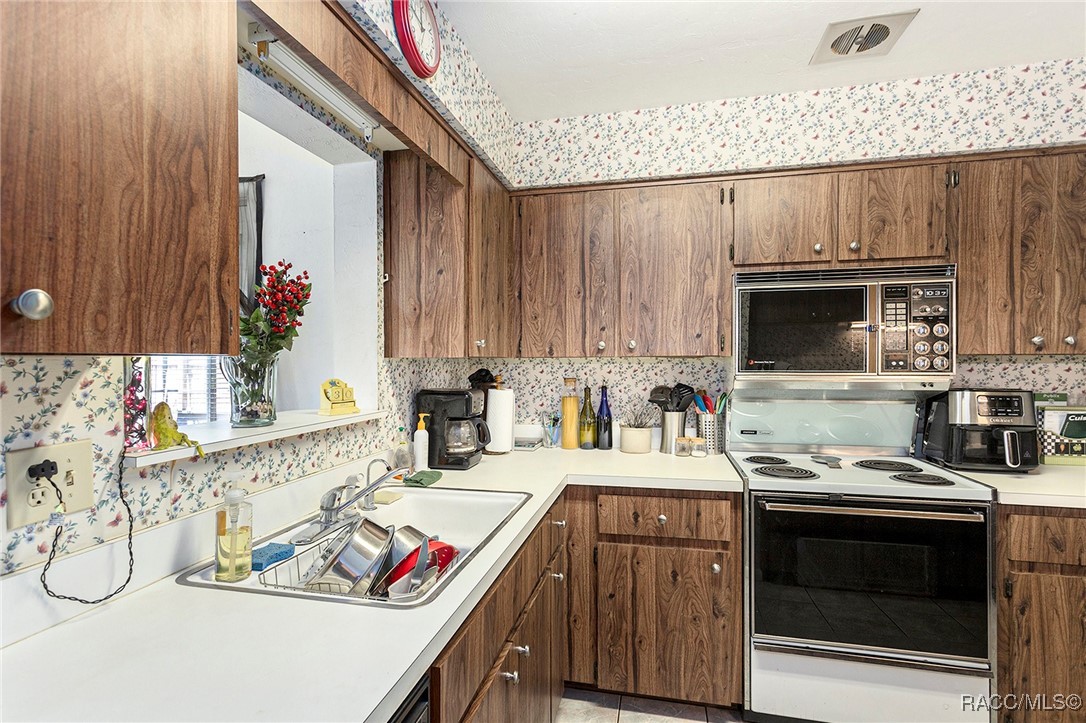 64 S J Kellner Boulevard, Beverly Hills, New York image 7