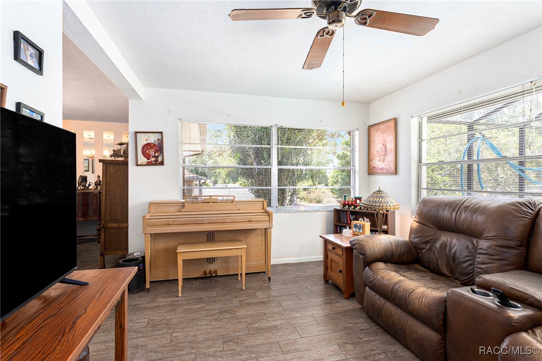 64 S J Kellner Boulevard, Beverly Hills, New York image 10