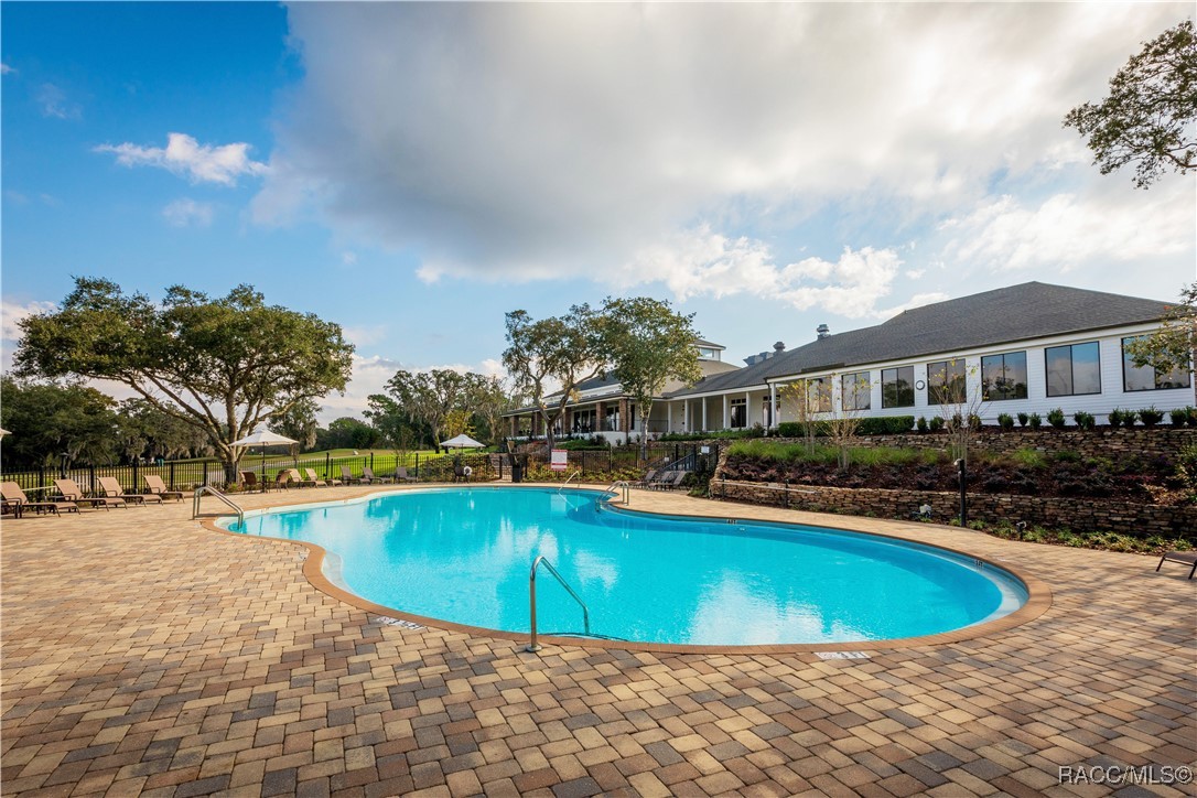 3221 W Wentworth Loop