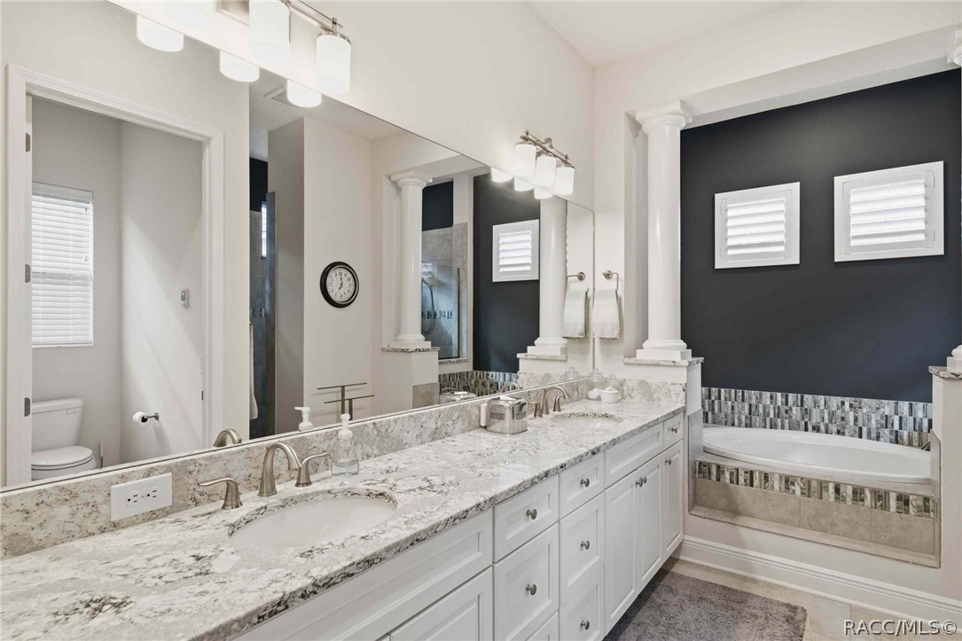 2210 N Peakview Loop