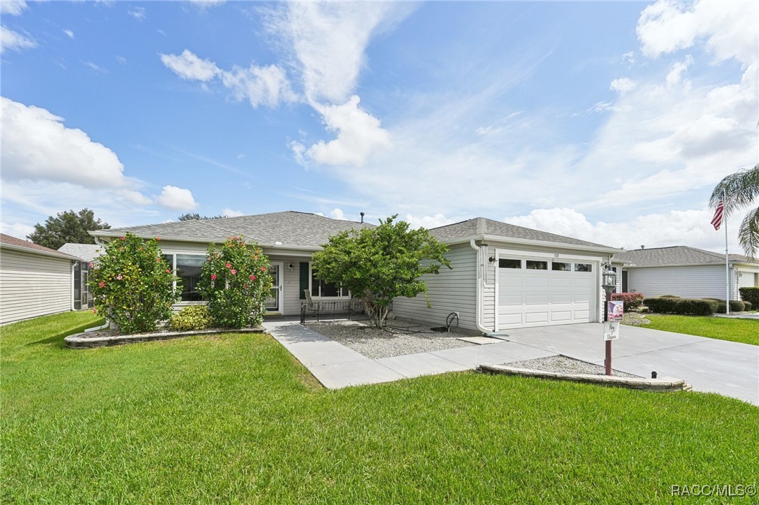 1101 Blythe Way, The Villages, Florida image 2