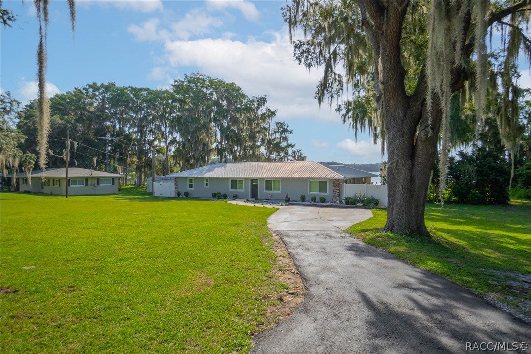 221 S Hunting Lodge Drive