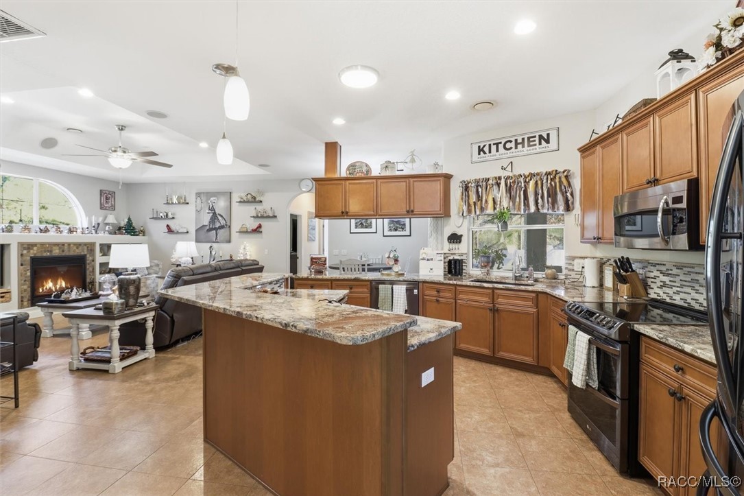 6025 N Petunia Terrace