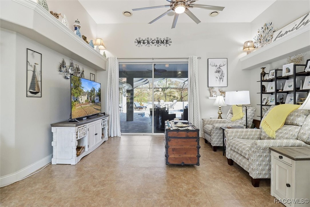 6025 N Petunia Terrace