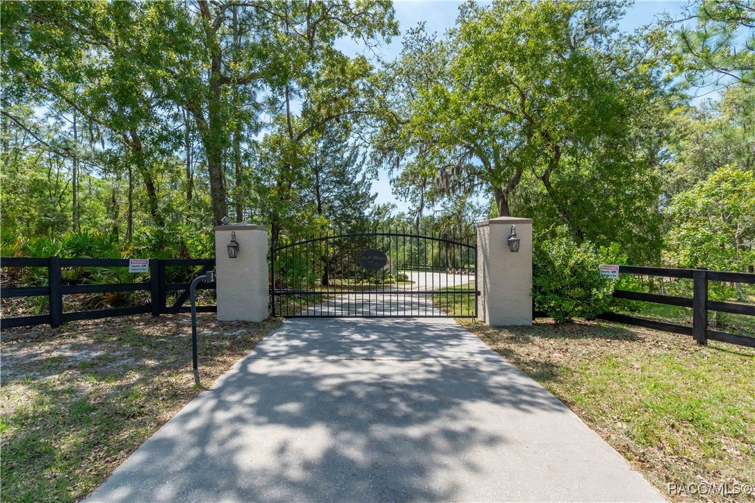 3428 N Bravo Drive, Beverly Hills, New York image 1