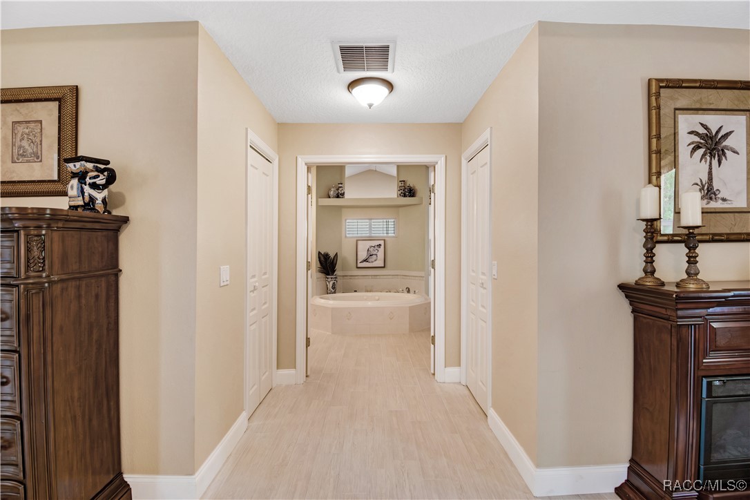 3428 N Bravo Drive, Beverly Hills, New York image 25