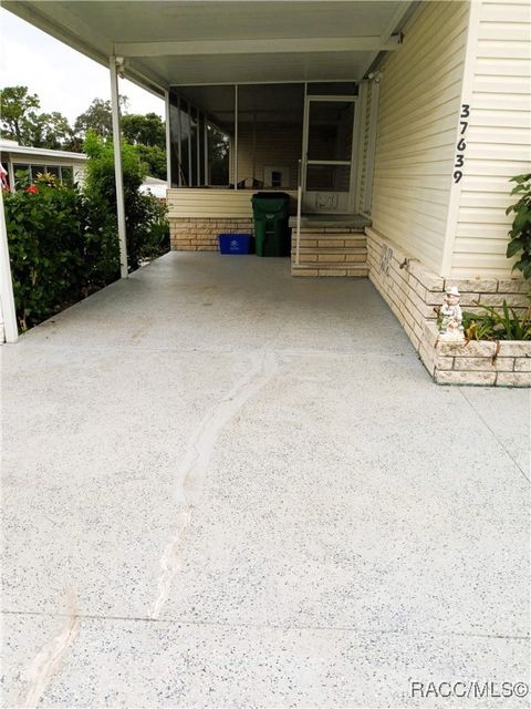 A home in Zephyrhills