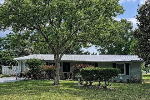 Homes For Sale - 10740 W Spring Circle<br/> Crystal River, FL 34428