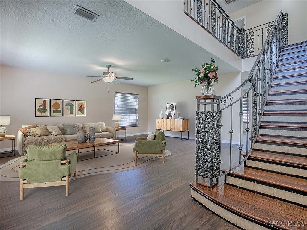 1467 W Pringle Place