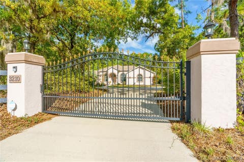 Homes For Sale - 3210 N Reno Way<br/> Beverly Hills, FL 34465
