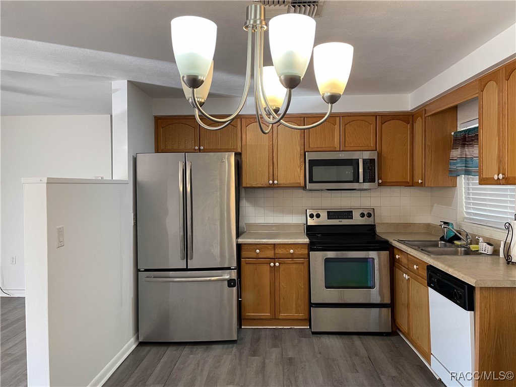 19 S Davis Street #612, Beverly Hills, New York image 4
