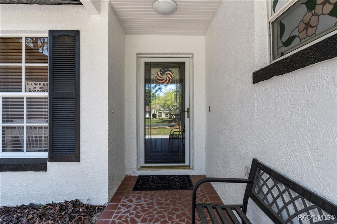 5531 N Mallows Circle, Beverly Hills, New York image 6