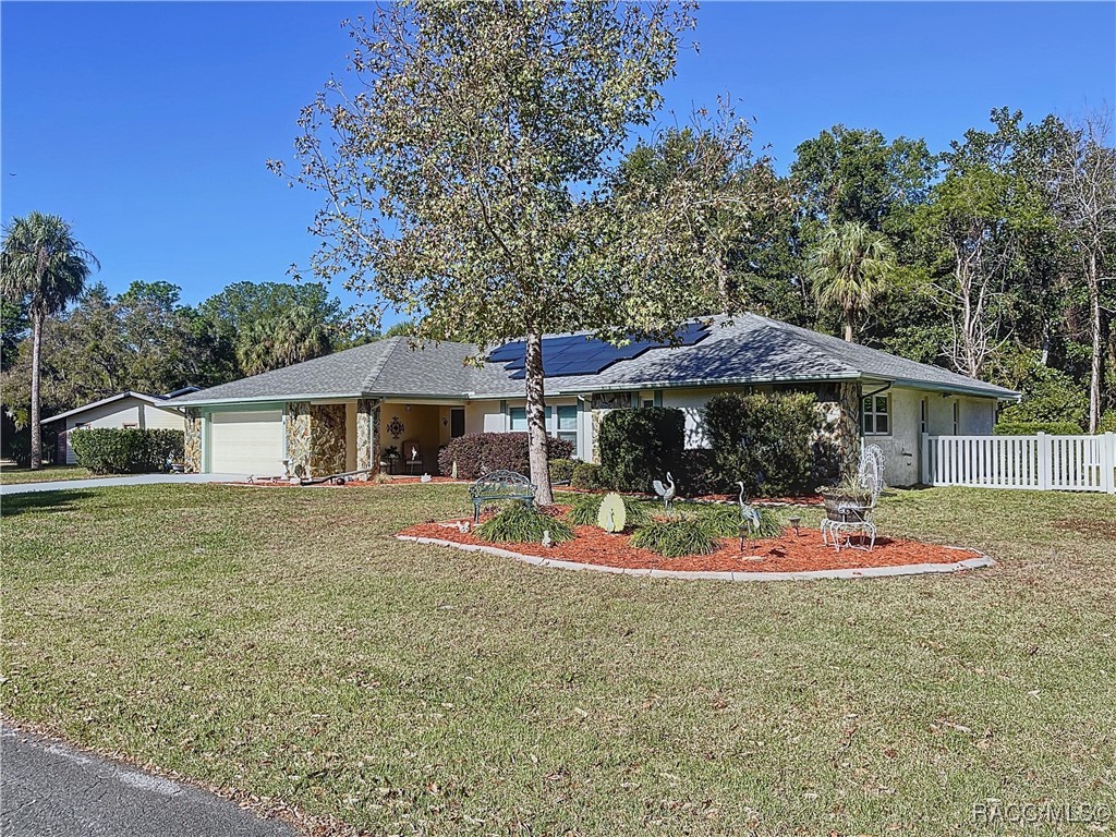 4 HEMLOCK Court E