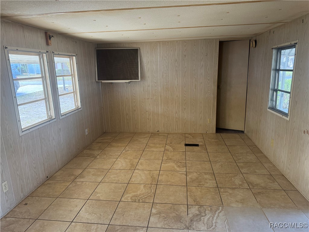 5169 S Castlelake Avenue