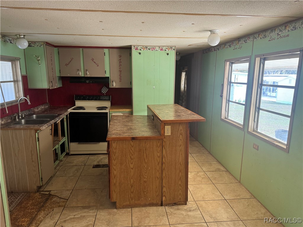 5169 S Castlelake Avenue