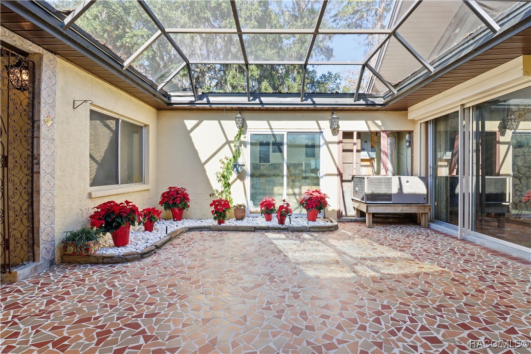 241 SE Kings Bay Drive