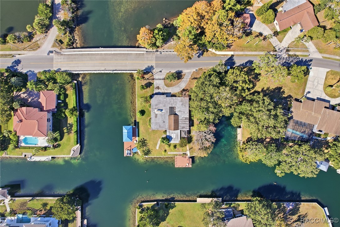 241 SE Kings Bay Drive