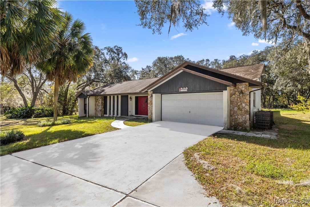 240 N Manor Way, Lecanto, Florida image 3