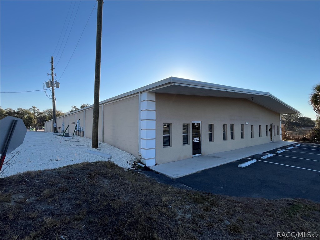 956 S Us  41 Highway